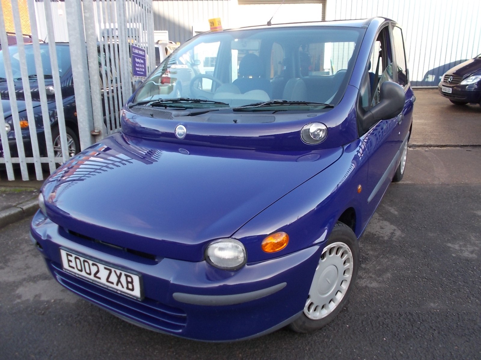 Машина Fiat Multipla