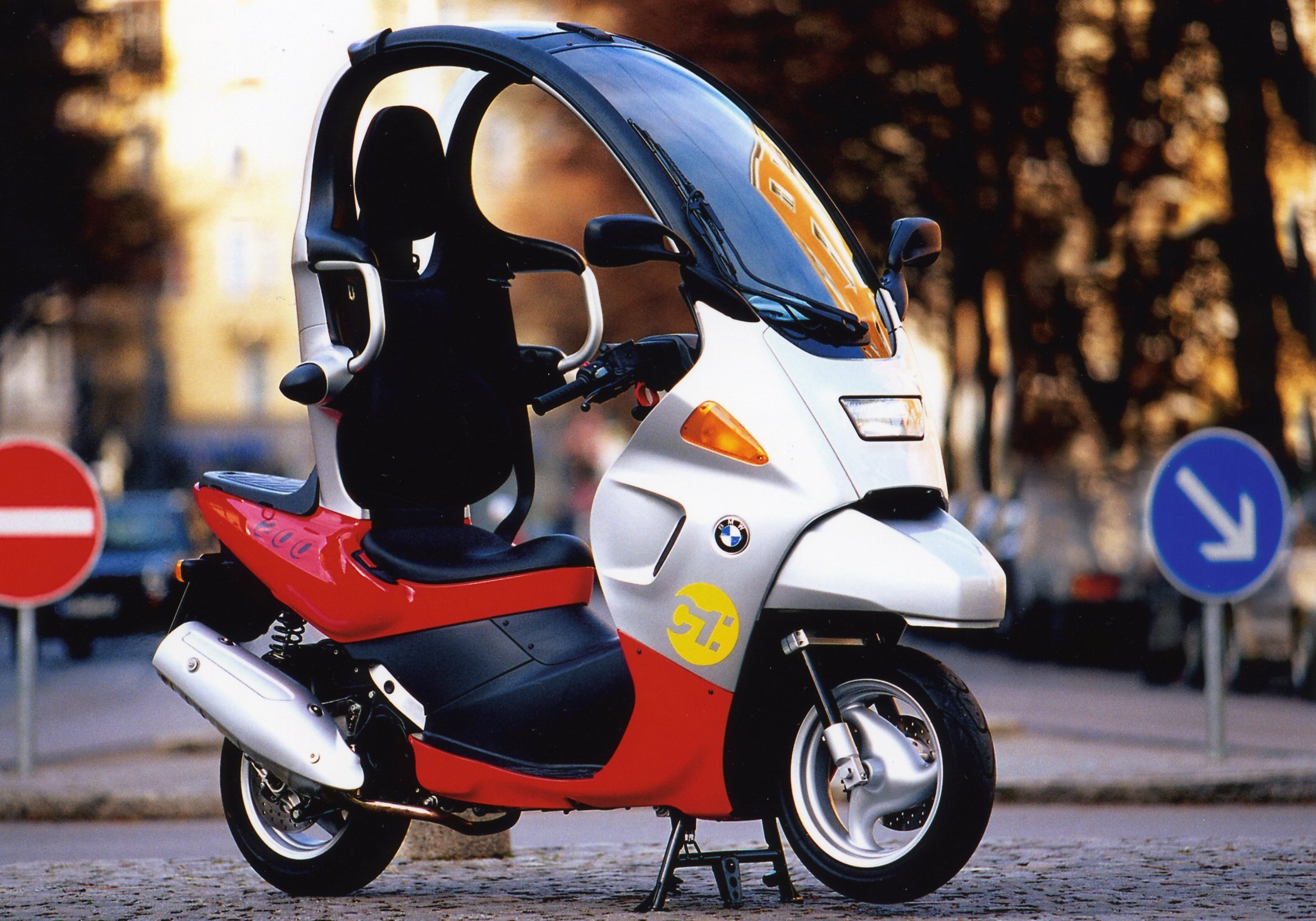 Хочу скутер. BMW c1 Scooter. BMW c1 200. Мотороллер BMW c1. Скутер BMW c1.