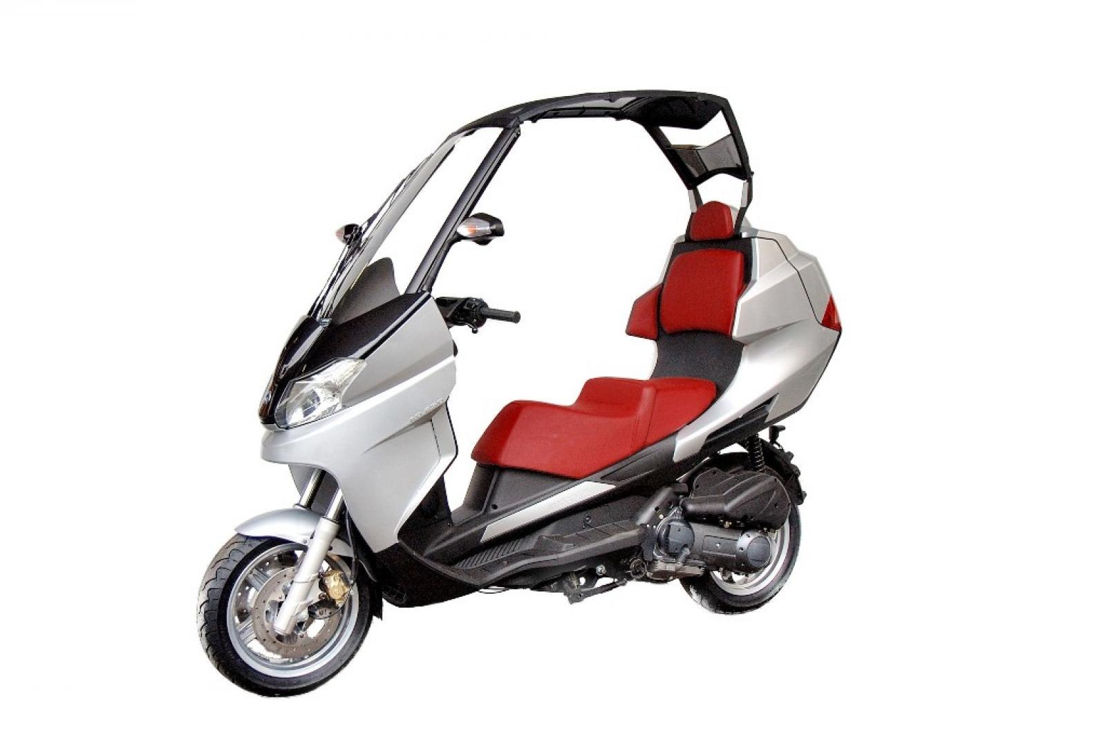 Скутер с крышей. Adiva 250 Scooter. Adiva ad 125. Макси скутер Adiva ad. Макси скутер с кабиной Adiva.