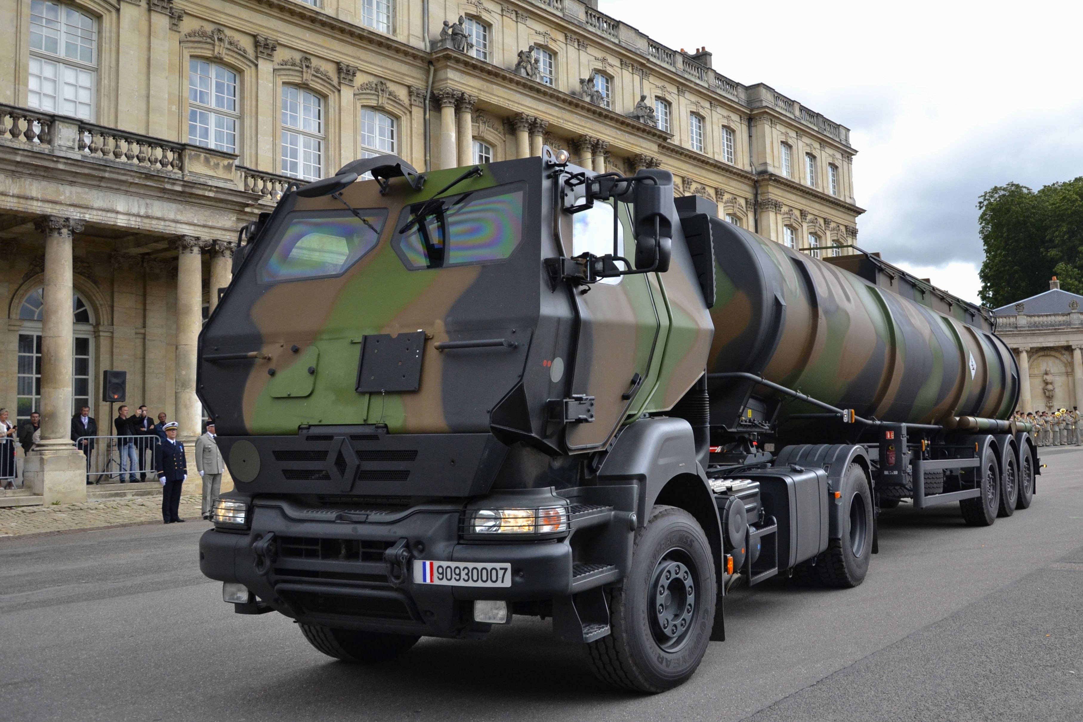 Краз бензовоз военный