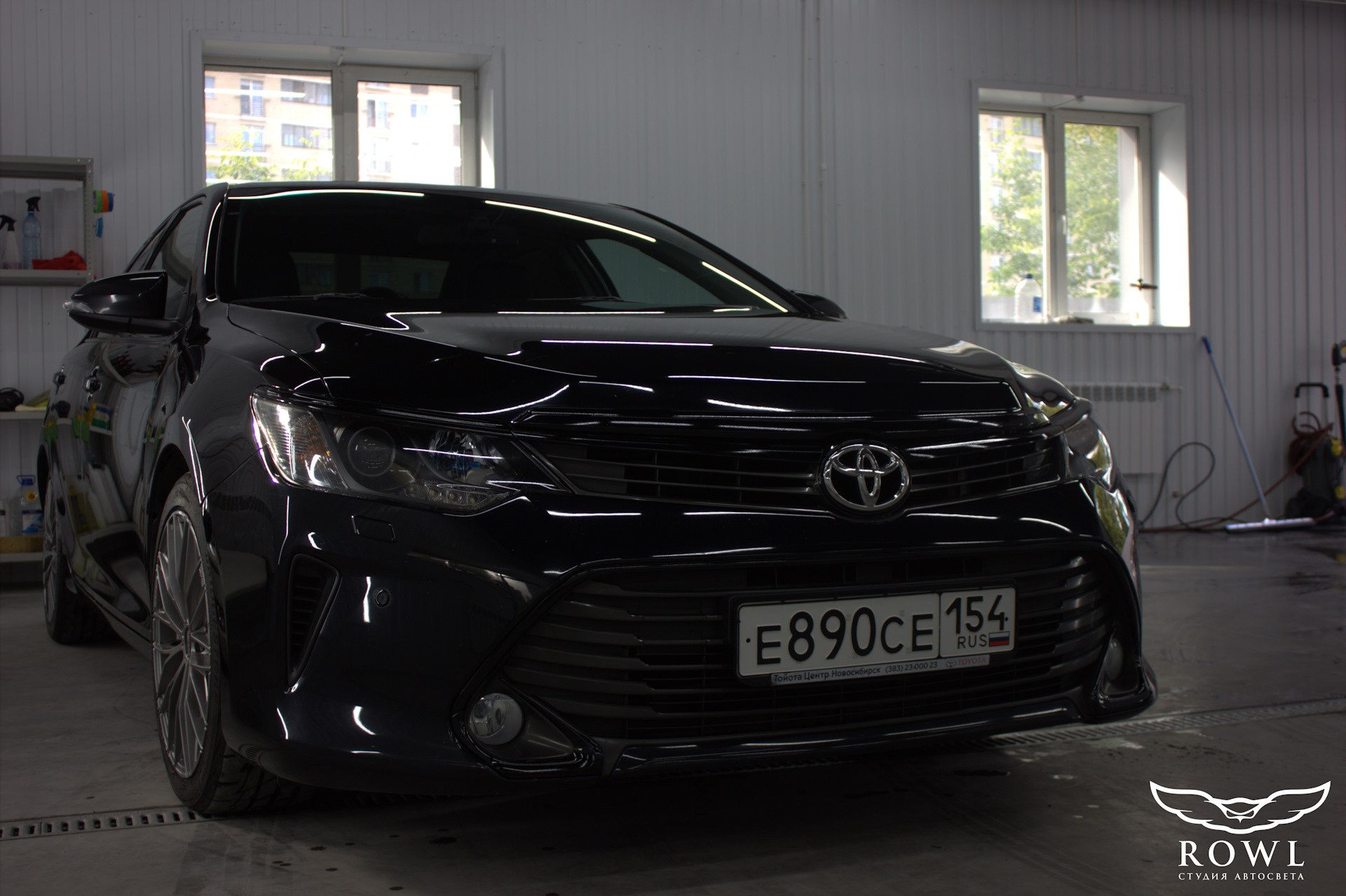 Тойота 55 москва. Toyota Camry 55 Black Edition. Toyota Camry v55 антихром. Toyota Camry v55 Black.