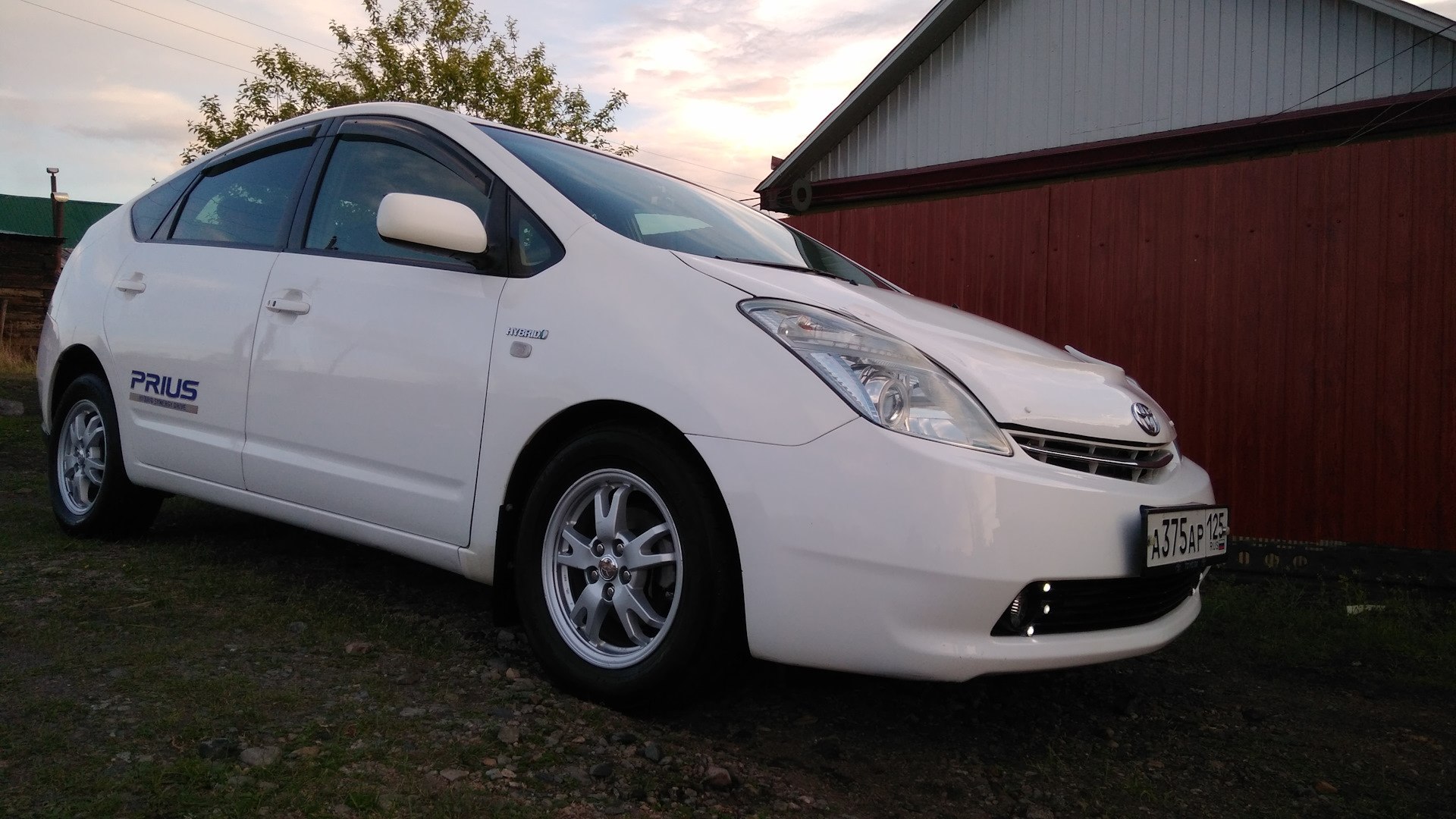 Приус 20 кузов. Тойота Приус 20. Тойота Приус 20 белый. Toyota Prius 2008 White. Toyota Prius 2008 nhw20 g Touring ion.