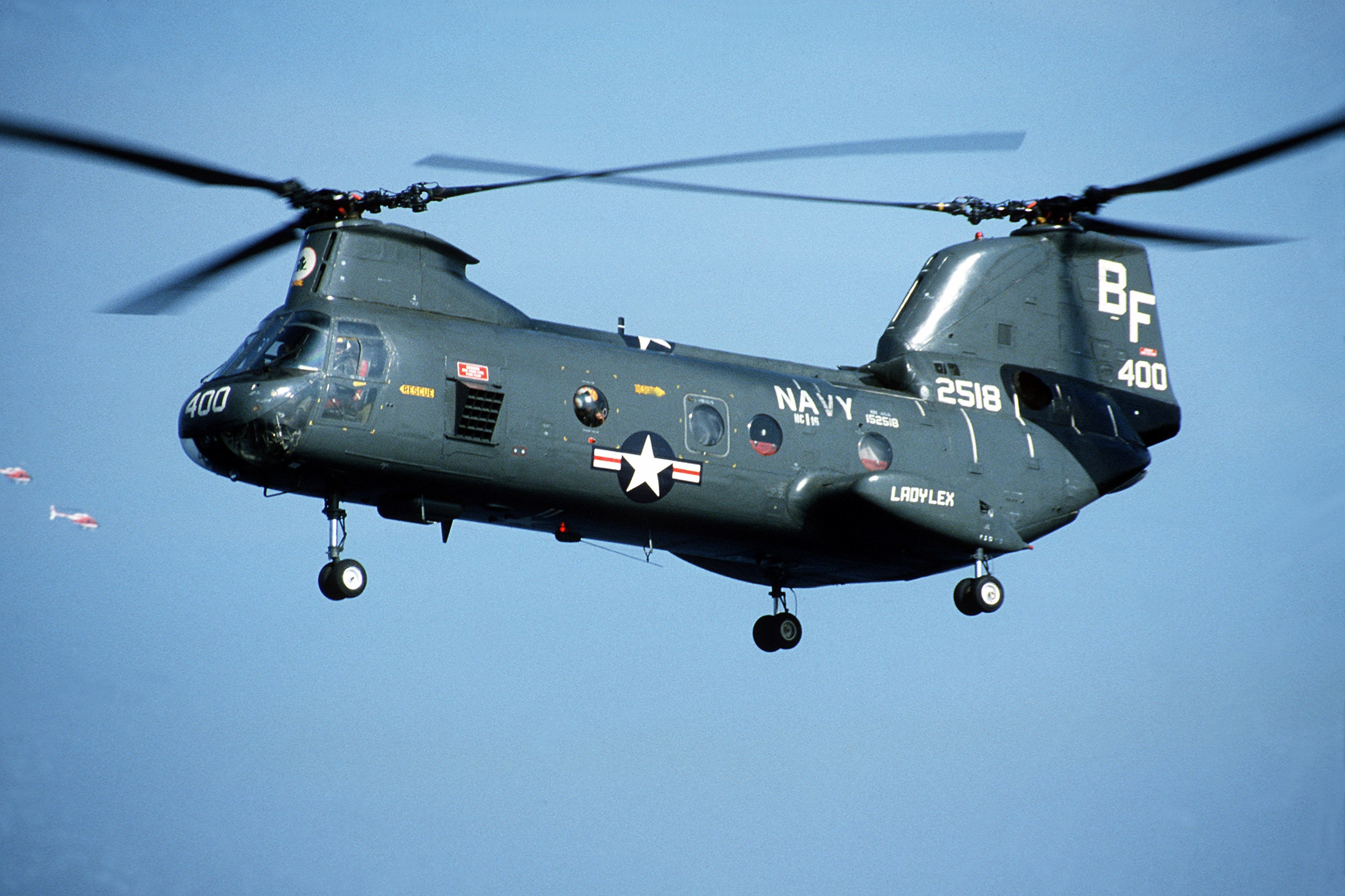 Несколько вертолетов. Boeing Vertol Ch-46 Sea Knight. Чинук 46. Вертолёт Boeing-Vertol. Ch-46 Чинук.