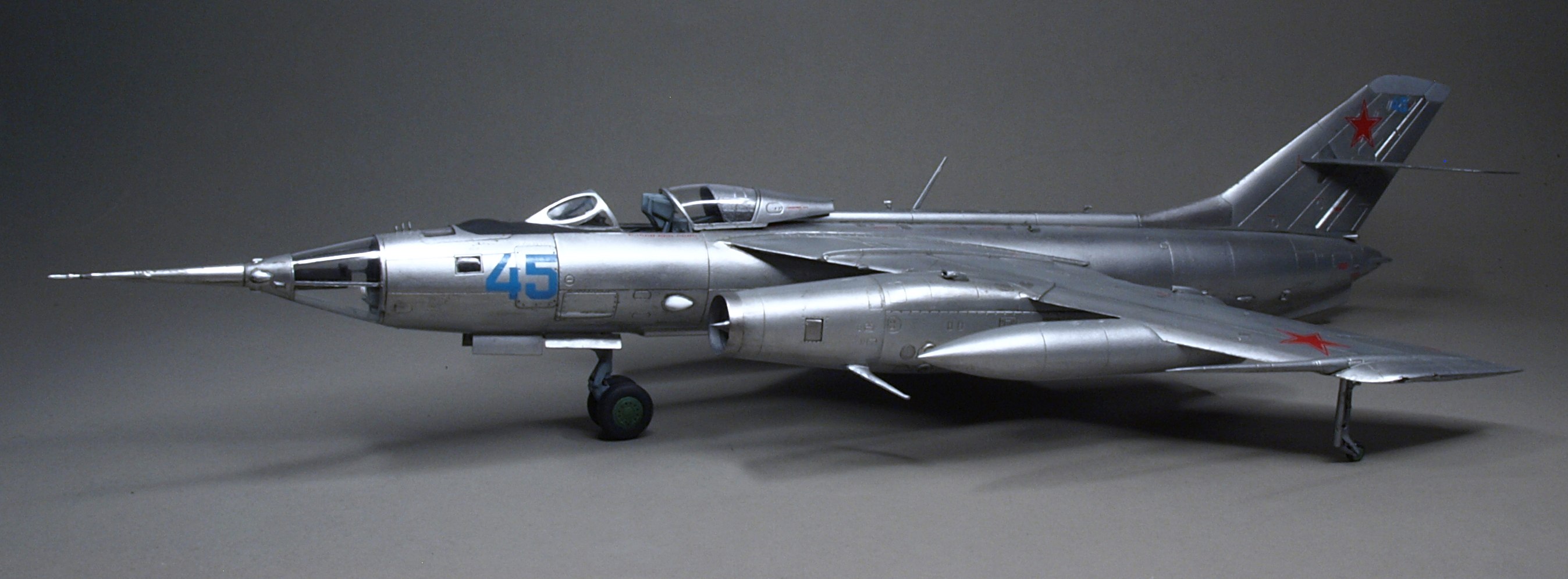 Л 28. Hobby Boss 81768 Russian Yak-28pp Brewer-e. Як 133. Brts28.