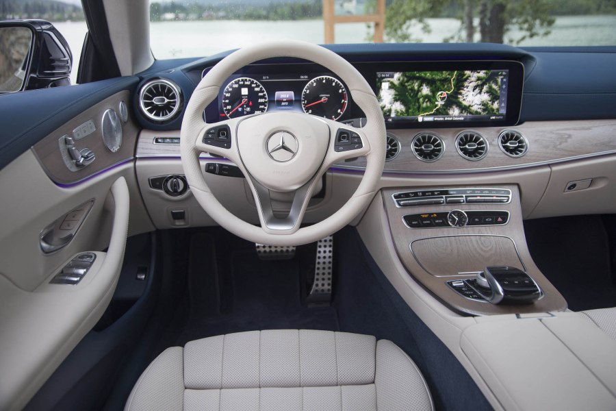 Mercedes Benz e200 Coupe салон