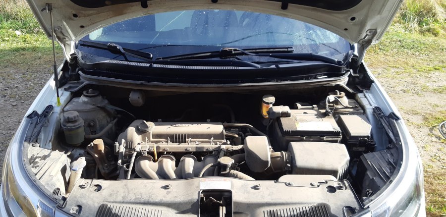 Kia Rio подкапотное пространство