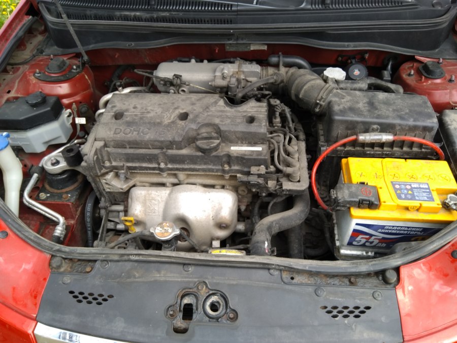 Kia Rio 2005 подкапотное пространство