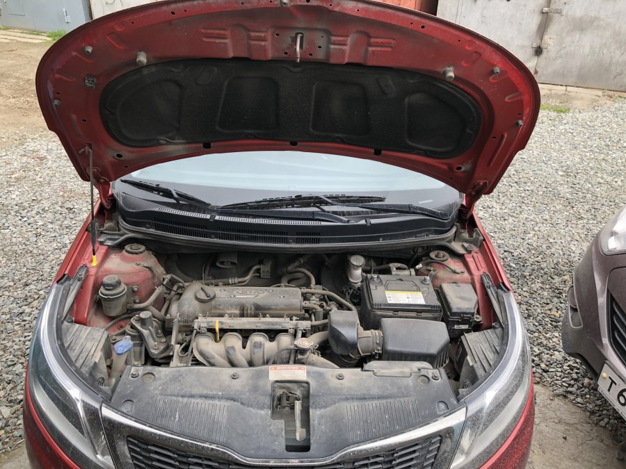 Kia Rio подкапотное пространство