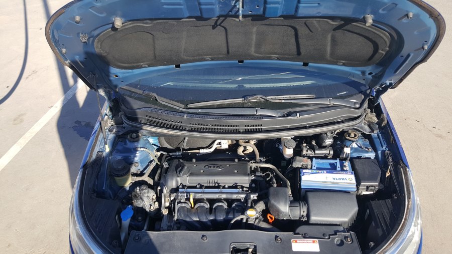 Kia Rio подкапотное пространство