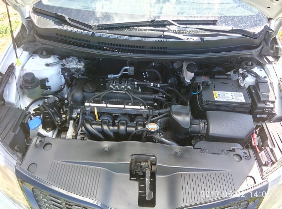 Kia Rio 2005 подкапотное пространство