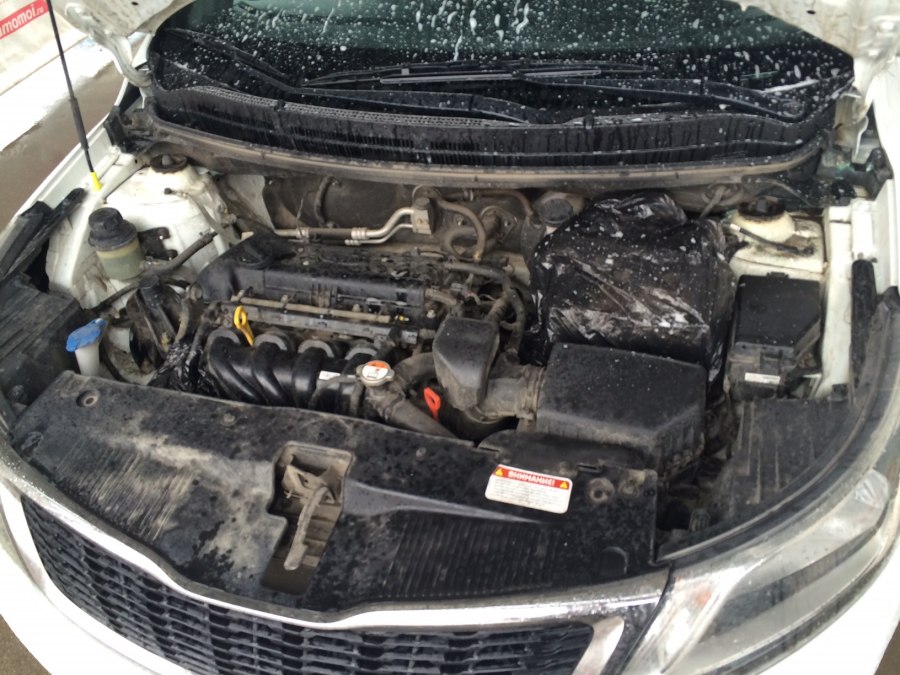 Kia Rio подкапотное пространство