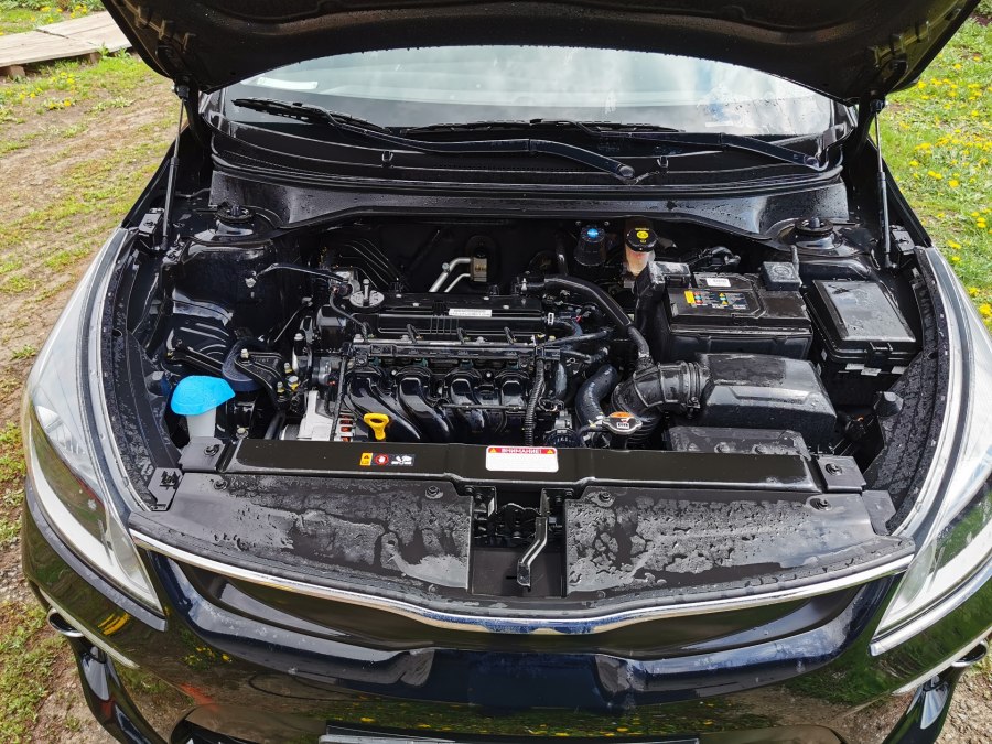 Kia Rio 4 подкапотное пространство
