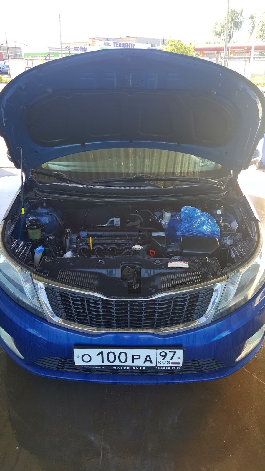 Kia Rio 3 2011 подкапотное пространство