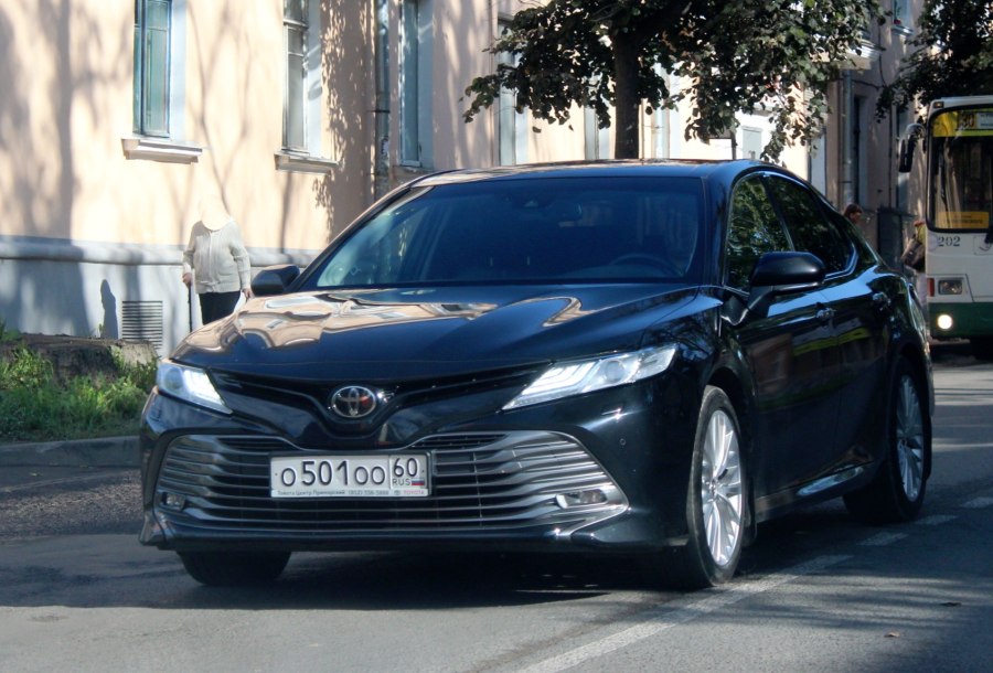 Toyota Camry 2017 белая