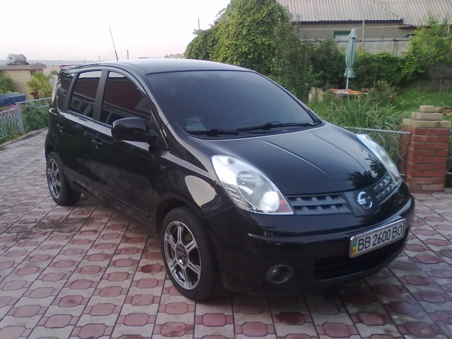 Nissan Note тонированный