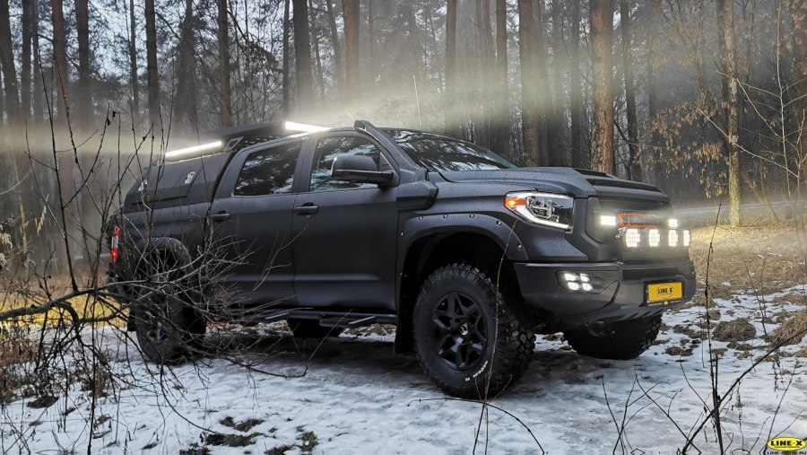 Toyota Tundra Black Style 4x4