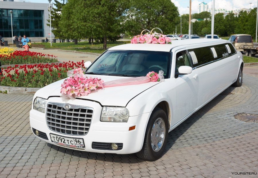 Украшение машины на свадьбу