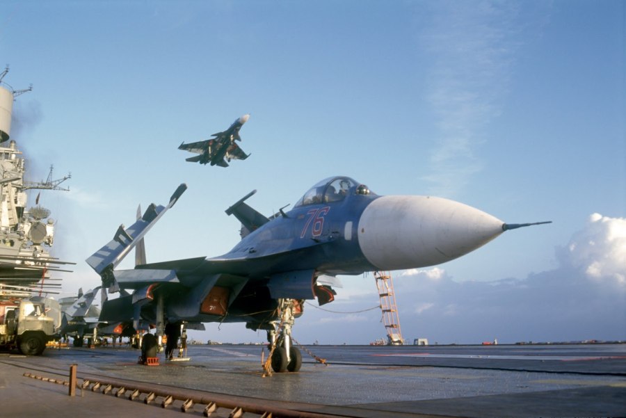 Корабельный истребитель Су-33