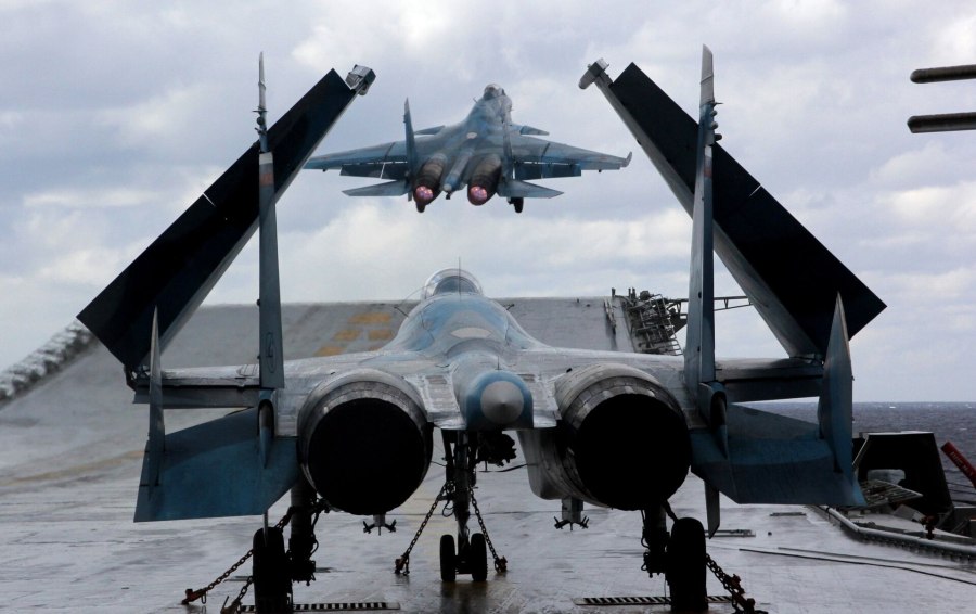 Самолет Су-33