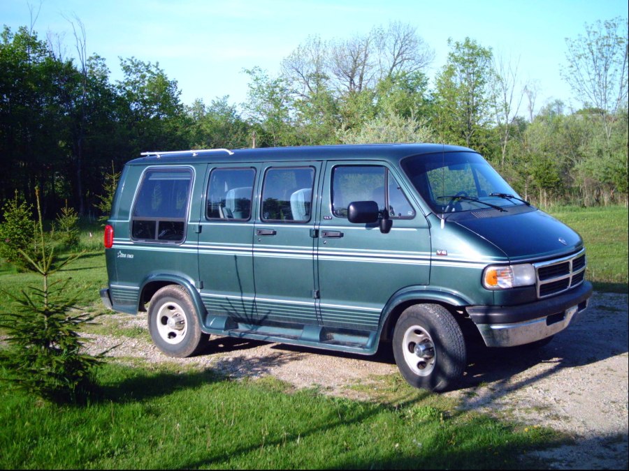 Dodge Ram van 2003