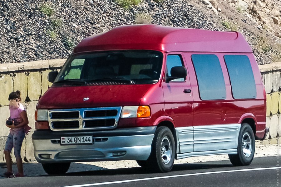 Микроавтобус dodge Ram van
