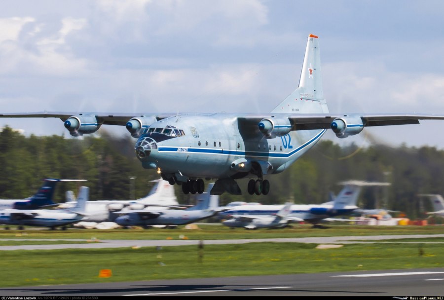 Ил-22 бомбардировщик