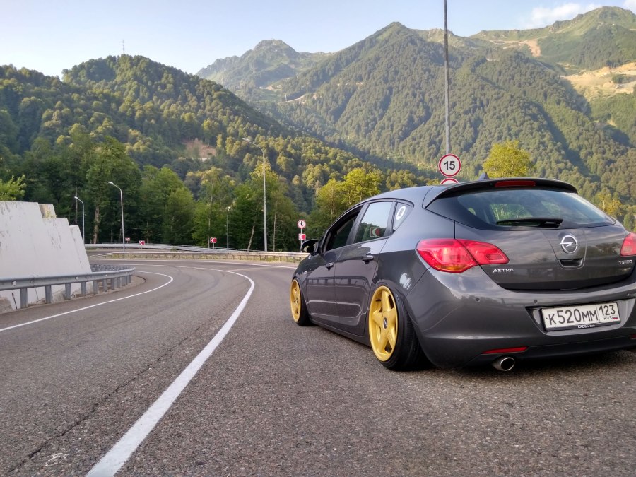 Opel Astra h GTC Tuning stance
