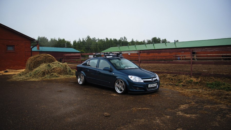 Opel Astra 2008 stance