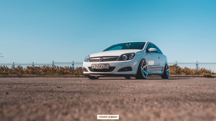Opel Corsa 2008 stance
