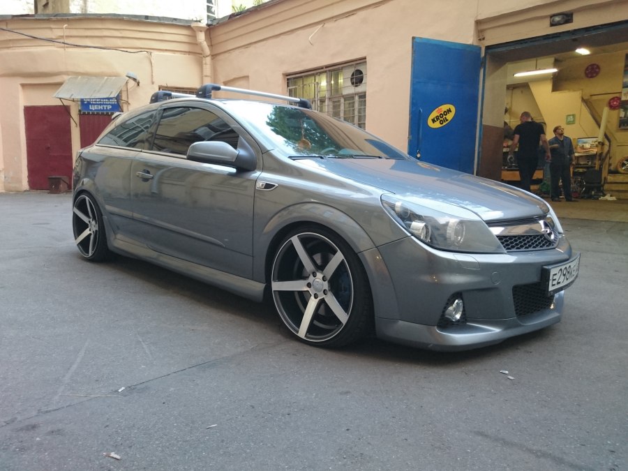 Stance Opel Astra GTC 2007