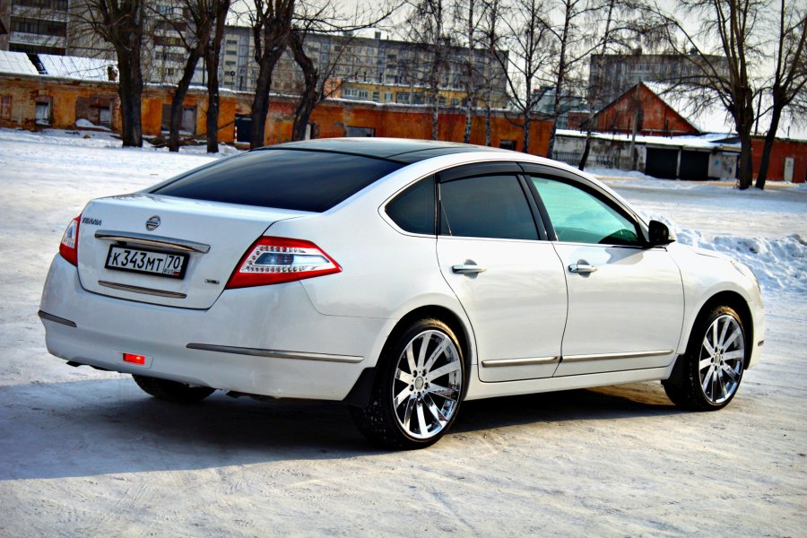 Nissan Teana белая r20