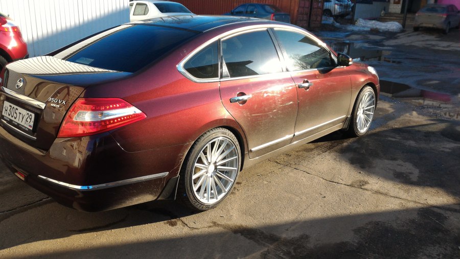 255/40 R19 Nissan Teana