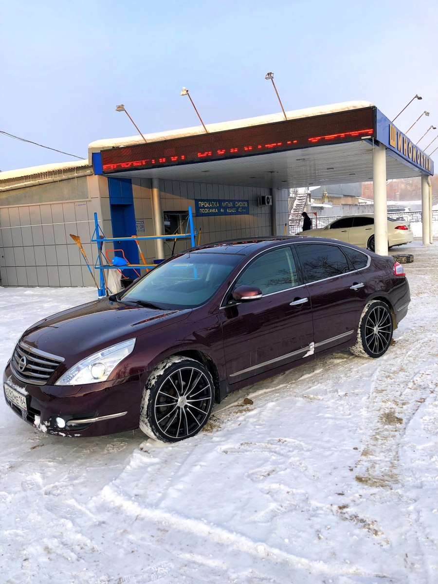 Nissan Teana r20