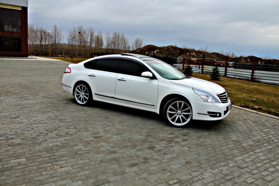 Nissan Teana r20