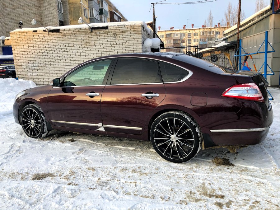 Nissan Teana на колёсах r20