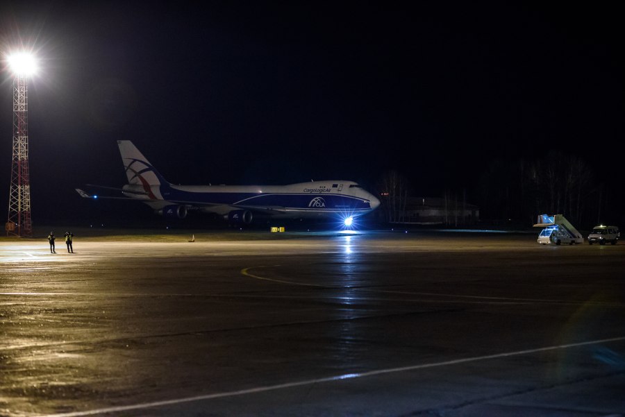 Аэропорт Красноярск ночью