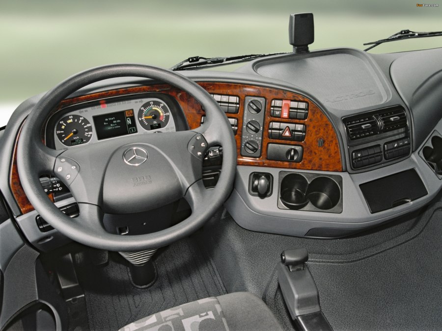 Mercedes Actros 1844 салон