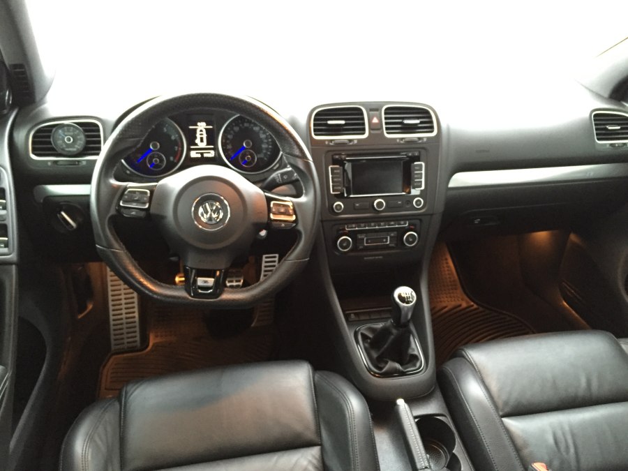 Volkswagen Golf 2012 Interior