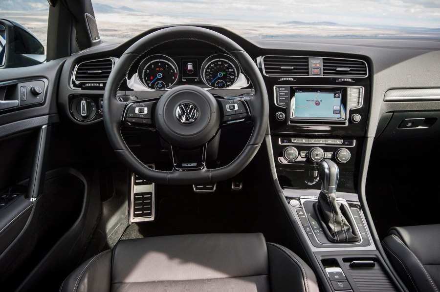 Volkswagen Golf 2011 салон