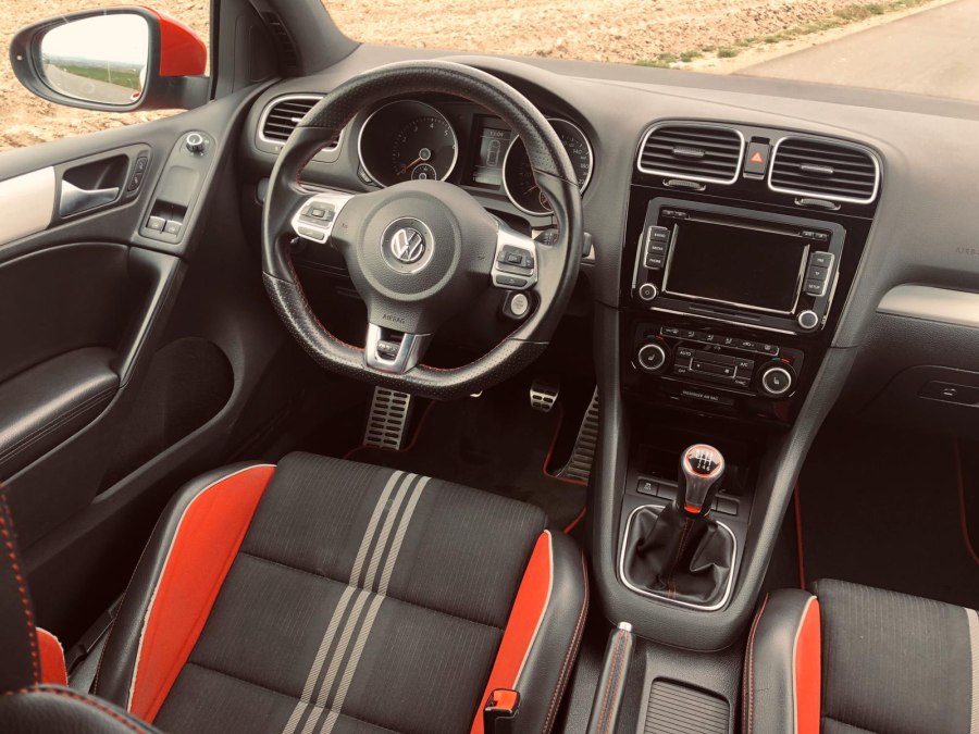 Volkswagen Golf 2012 Interior