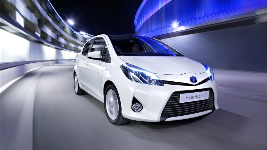 Toyota Prius 2014 седан