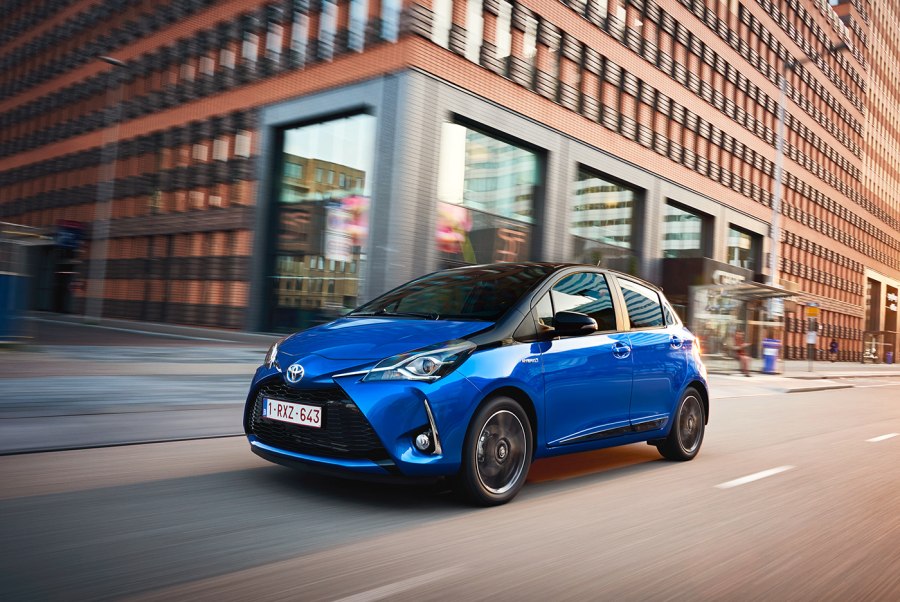Toyota Prius IV (xw50)