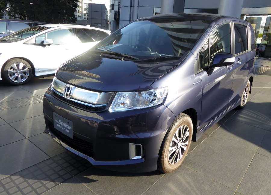 Honda freed Spike 2017