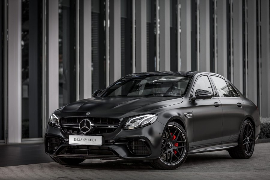 Мерседес Бенц е 63 AMG