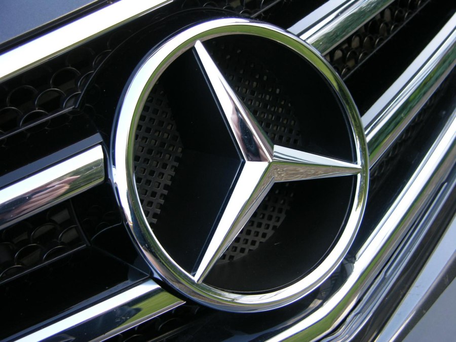 Mercedes-Benz (Daimler AG)-a1668851401