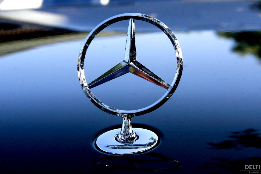 Передняя эмблема Мерседес w205