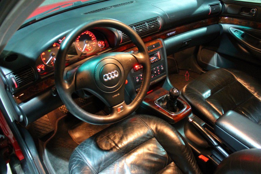 Audi s8 d2 салон ночью