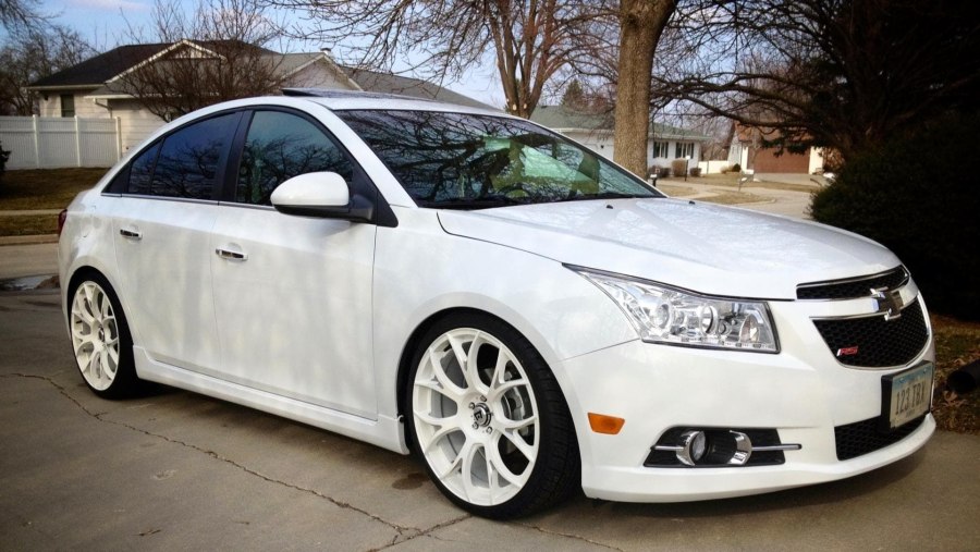 Chevrolet Cruze 2012 белый тюнинг