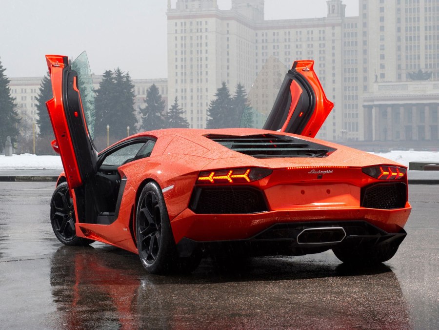 Lamborghini Aventador lp700-4 фиолетовый