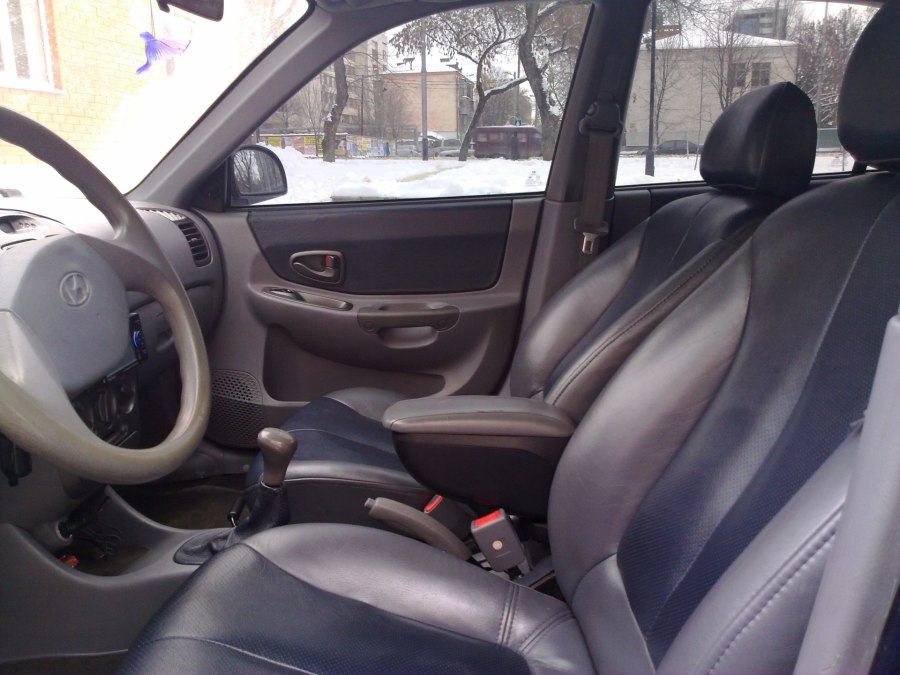 Hyundai Accent расположение колонок